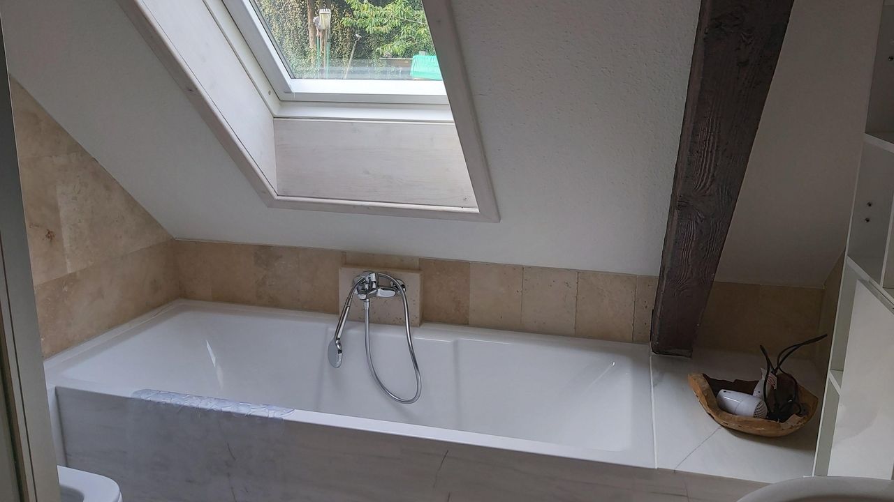 Wasserkraftwerk 3 Bad mit Badewanne und Dusche Wasserkraftwerk 3 Bad mit Badewanne und Dusche